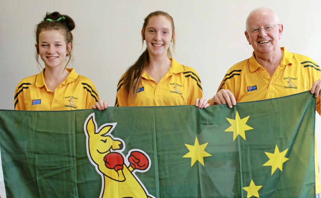 Dunkaroos Janica Duncombe and Courtney Smith with tour veteran Les Gough. Dunkaroos Janica Duncombe and Courtney Smith with tour veteran Les Gough.